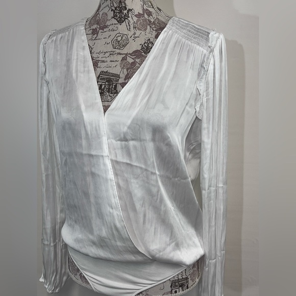 PAIGE -WHITNEY White rayon long sleeve body‎ suit size M. - Picture 3 of 15